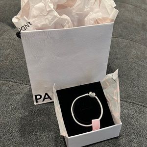 BRAND NEW Pandora heart clasp bracelet